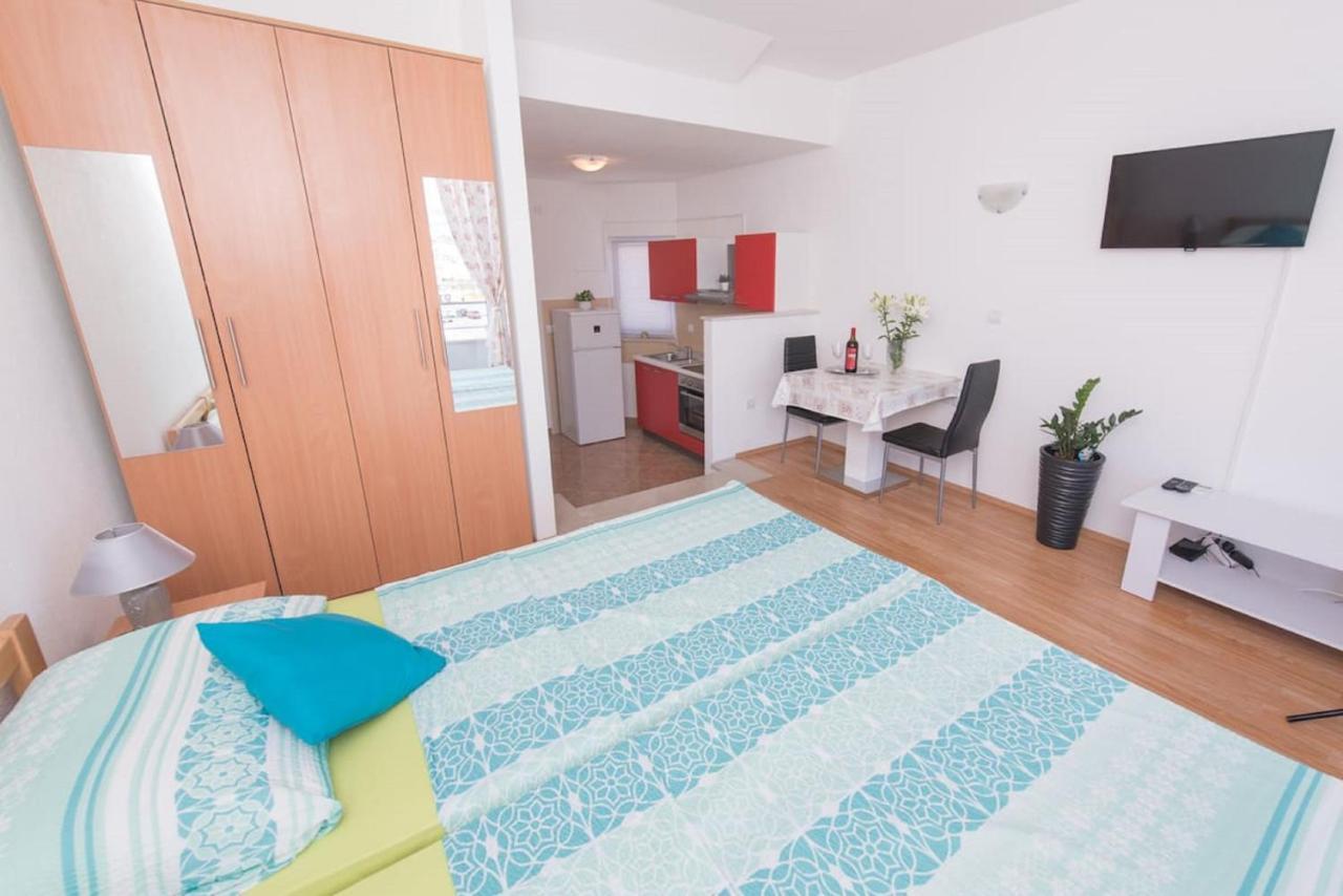 Apartments Dzeki สปลิท ภายนอก รูปภาพ